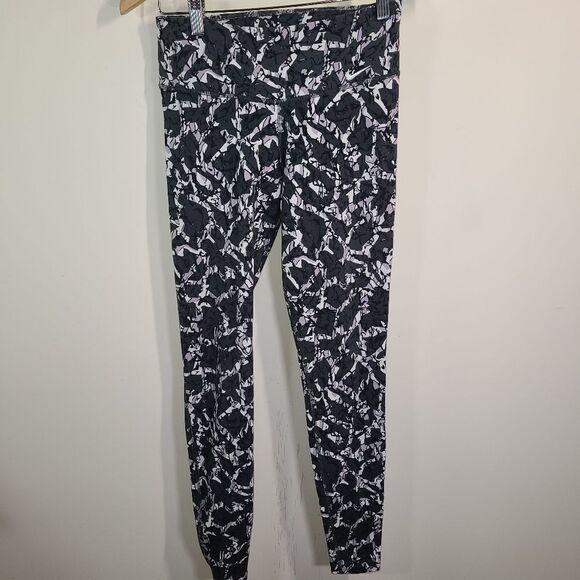 Nike Dri Fit Leggings. Gray, white and black abstract print. EUC - Picture 1 of 9
